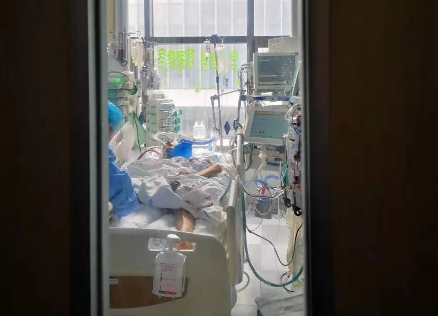 娣卞湷20宀佸コ澶у鐢熺啲澶滄墦娓告垙 (娉稿窞鐔鎵撴父鎴忎腑瀛︾敓杩涗簡icu)