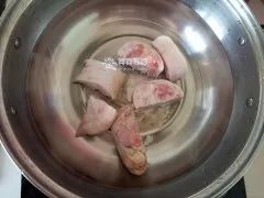 催乳花生猪蹄汤的做法,花生猪蹄煲简单做法
