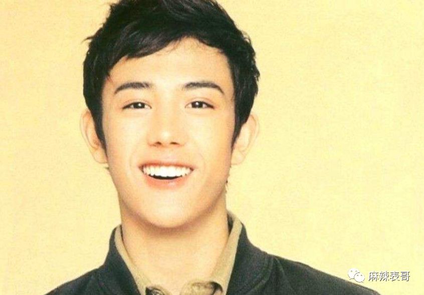 劈腿粉丝生子，刚结婚就被爆脚踩5条船，这…