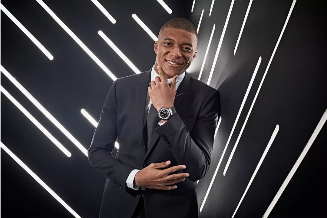 19岁拿世界杯冠军,19岁拿世界杯冠军的球员