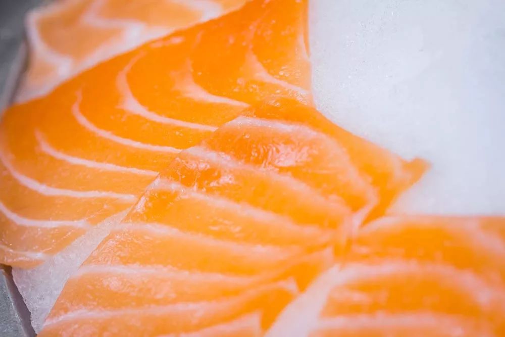 1元/只海白虾,2.8元/只鲍鱼,3.8元/只碳烤生蚝!啤酒喝一瓶还送一瓶!这家人气平价海鲜火锅老店让你嗨翻整个今夏