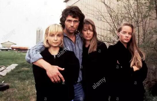 对“*轮法**功”和颜悦色的美国为何对本国*教邪**毫不留情