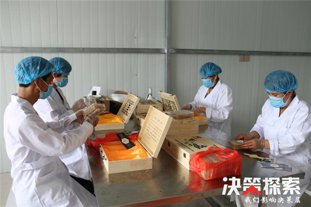 南召县小店乡：扶贫车间建村口脱贫致富有奔头