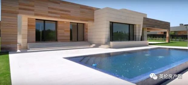 C罗赔钱120万英镑，把自己的葡萄牙山间豪宅卖给了队友佩佩！好兄弟，真仗义