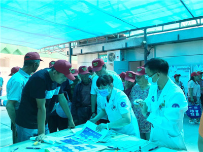 扶贫村义诊活动,县医院组织开展扶贫义诊活动