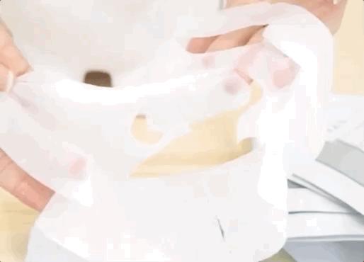 面膜敷起来好舒服,敷着面膜很舒服