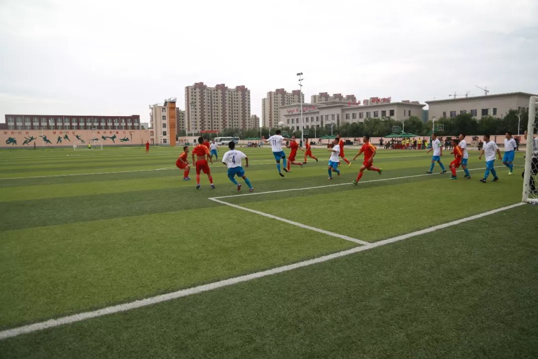 强军杯“卫士动力”业余足球比赛上演强强对决,*警武**聊城支队首先抢得出线主动权