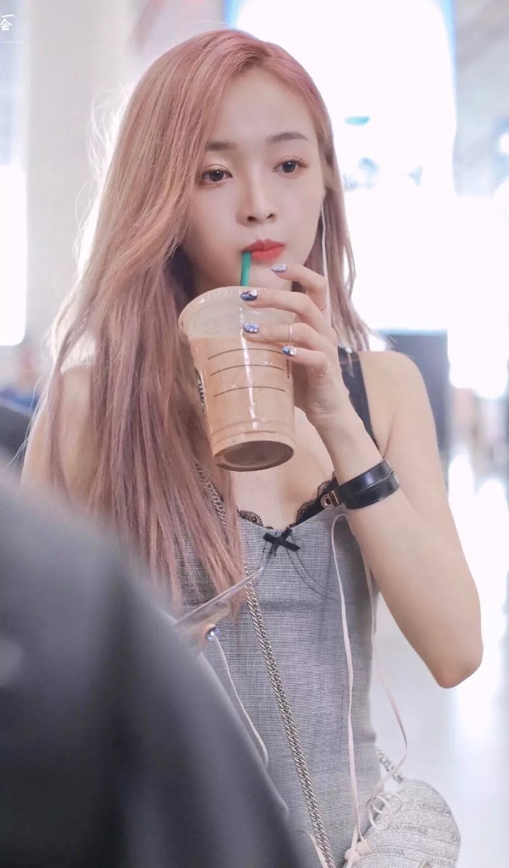 自曝体质特异,一天8杯奶茶喝不胖,粉丝惊呼太夸张