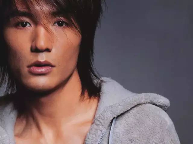 为什么朴树这么火,为什么朴树弹吉他左手不动