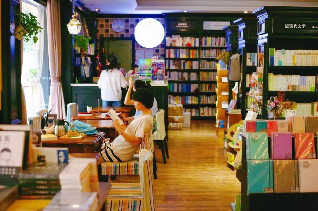 “火”上了央视!没想到夜晚的成都,居然藏了这么多耍法