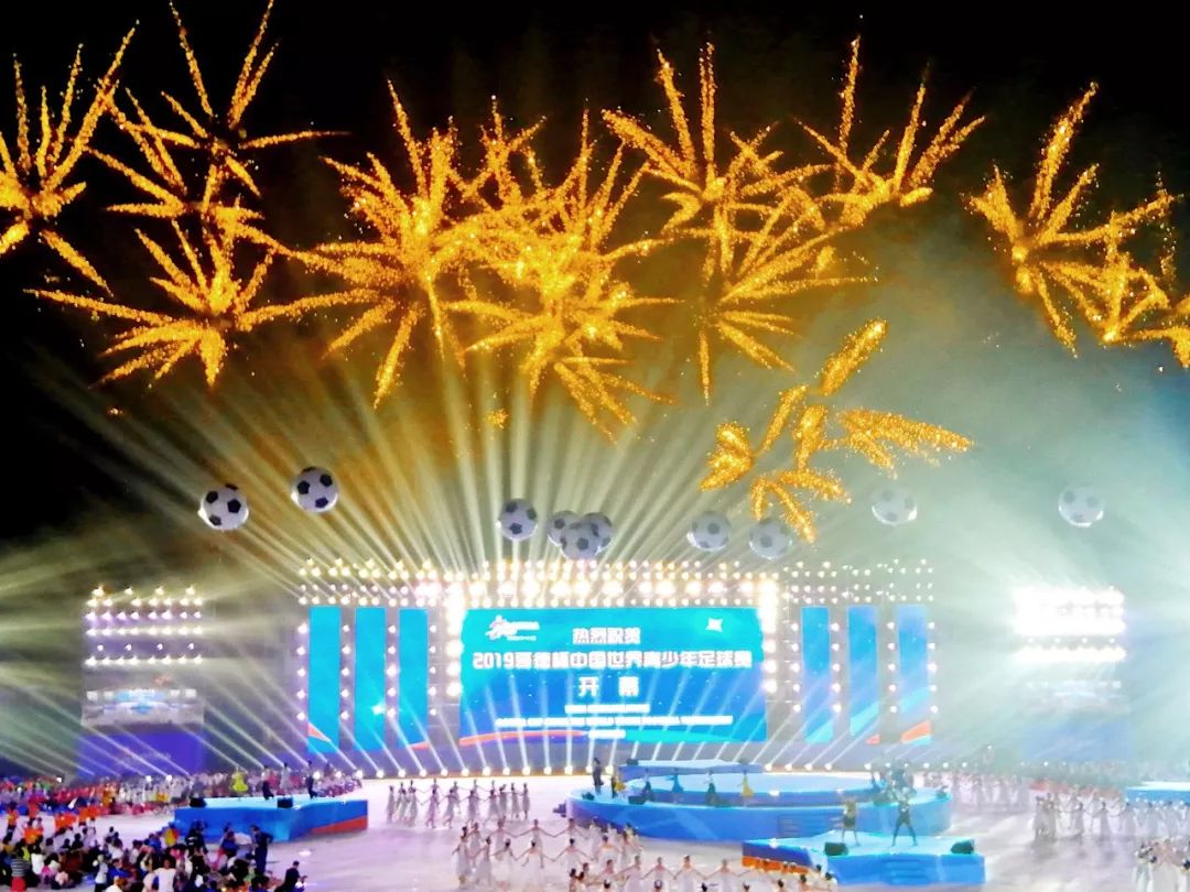 2019世界青少年足球赛开幕式,中国代表团集体出战太燃了跆拳道