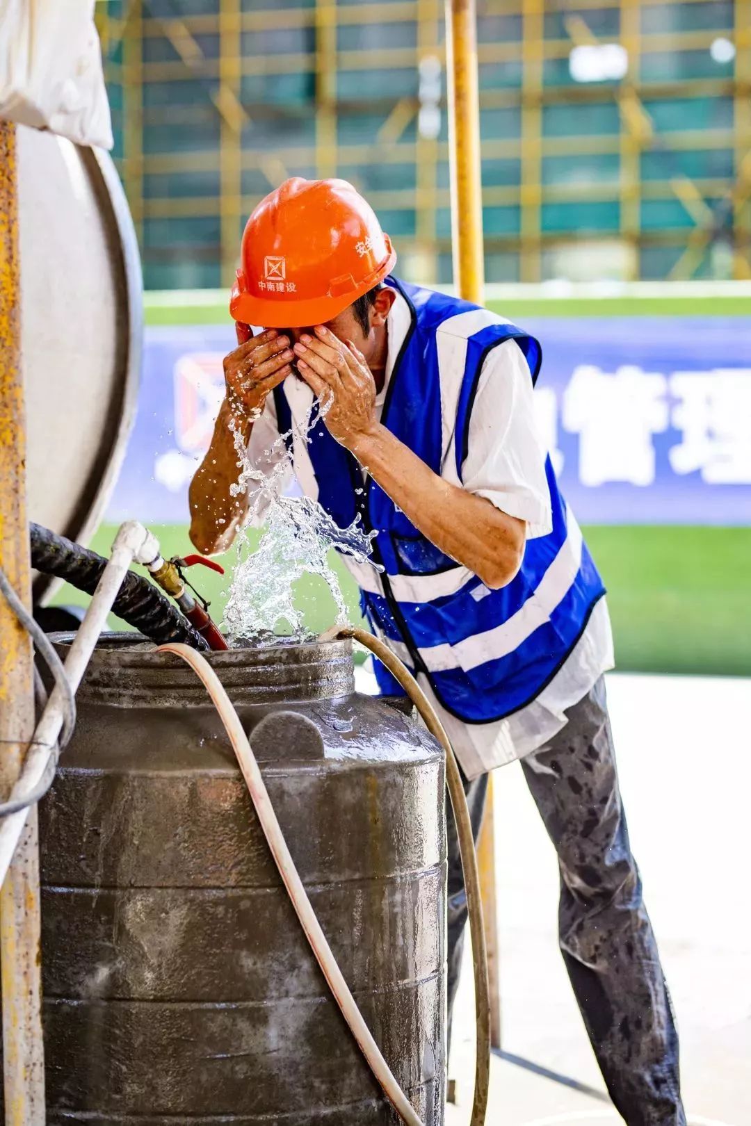 十二时辰工地,建筑工人的十二时辰