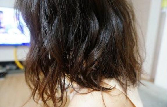 头发断裂干枯分叉用什么单方精油,头发干枯毛躁分叉断发怎么护理