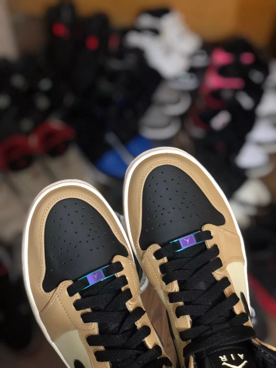 aj1retrosatinroyal丝绸,aj1黑黄脚趾男女同款和女款区别