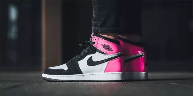 aj1retrosatinroyal丝绸,aj1黑黄脚趾男女同款和女款区别