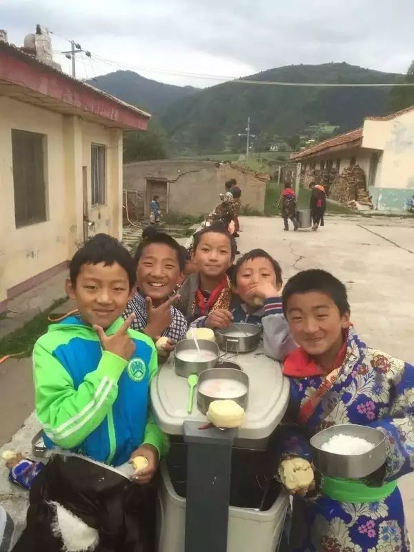 获奖作品写作方法点评,之六|四川日报获中国新闻奖一等奖消息：《629户人的藏乡走出359名大学生》