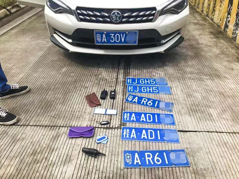 开自己的车，套自己的牌？警察蜀黍：罚款！拘留！