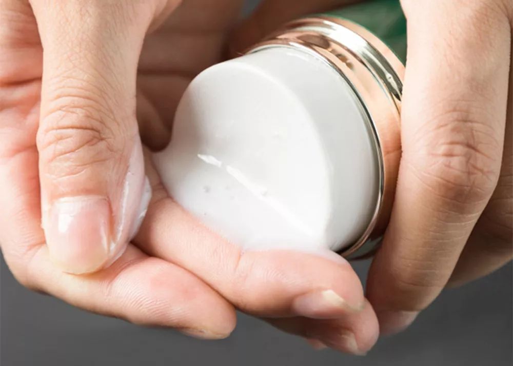 用它洗脸，脏东西自己浮出来，比做10次面膜还管用！丨开团