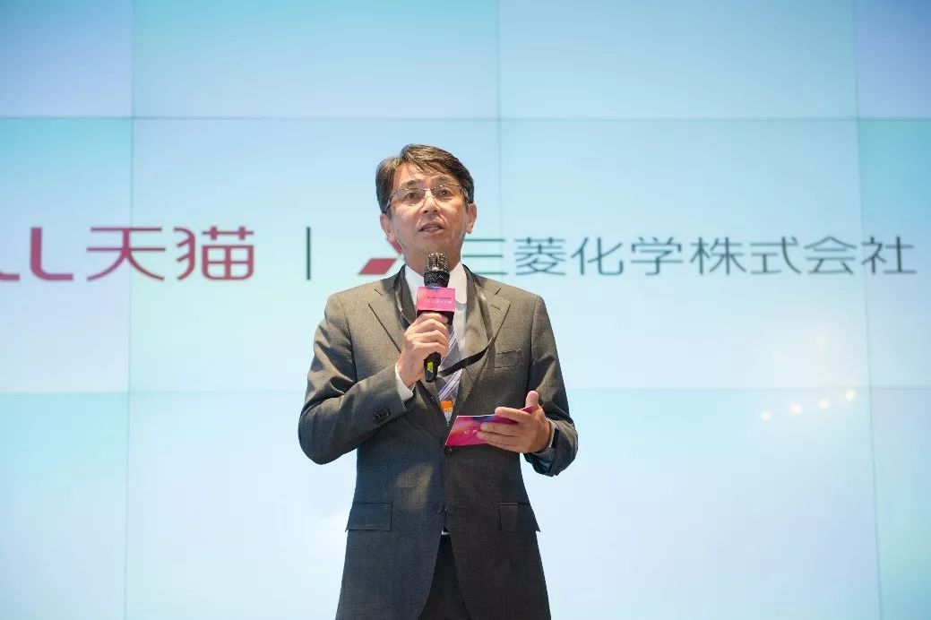 天猫品牌联合,亮点国际羽绒服旗舰店