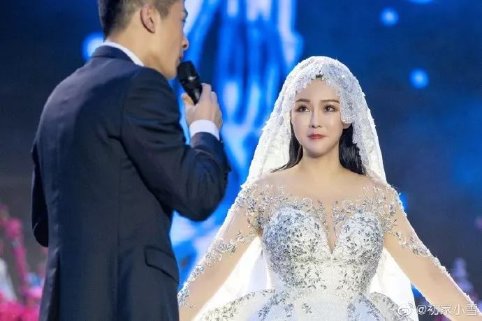 快手主播结婚花5000万请明星，被网友声讨：微商头子“还我血汗钱”