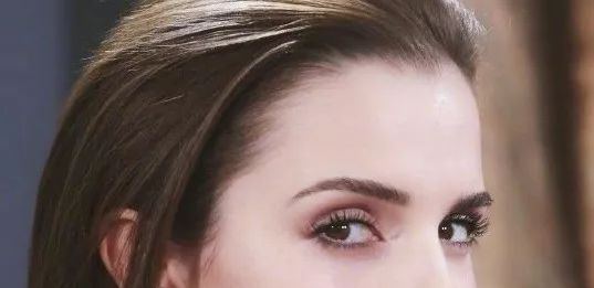 薄唇如何丰唇好看,丰唇使嘴唇变得更美