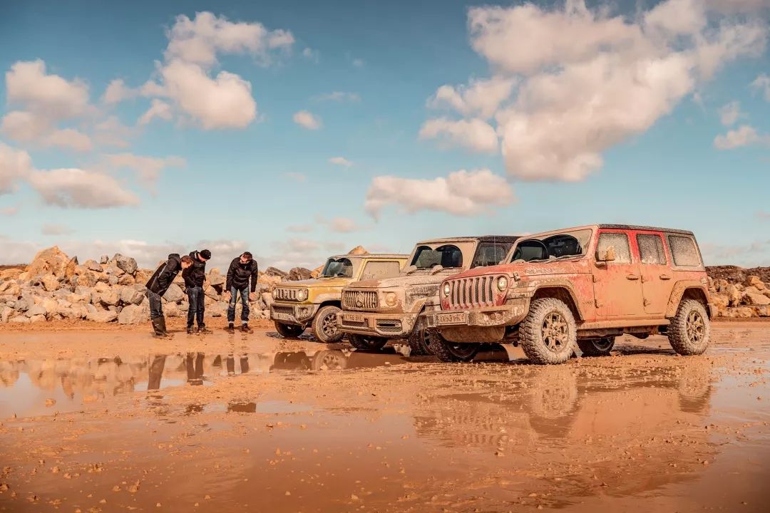 三台硬派越野,三辆硬派越野车