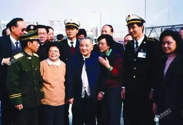 今天他115岁了，*小平邓**人生的40个瞬间