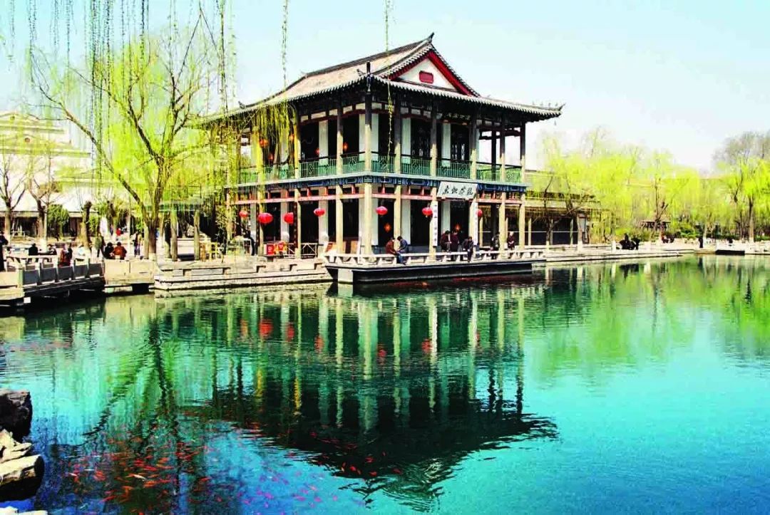 五龙潭泼水节全景图,济南五龙潭第八届泼水节