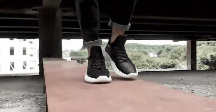 这款鞋！让整条街的回头率都归你！舒服的如同踩棉花！帅到不像实力派