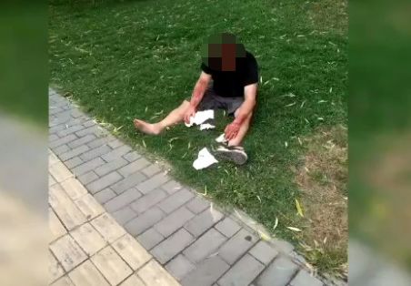 凯迪拉克发飙连撞7车,凯迪拉克车主打人后续报道