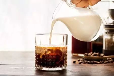 喝星巴克有好处吗,星巴克冷萃咖啡含酒精么