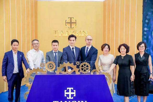 严屹宽冻龄男神,年轻时候的严屹宽究竟有多绝