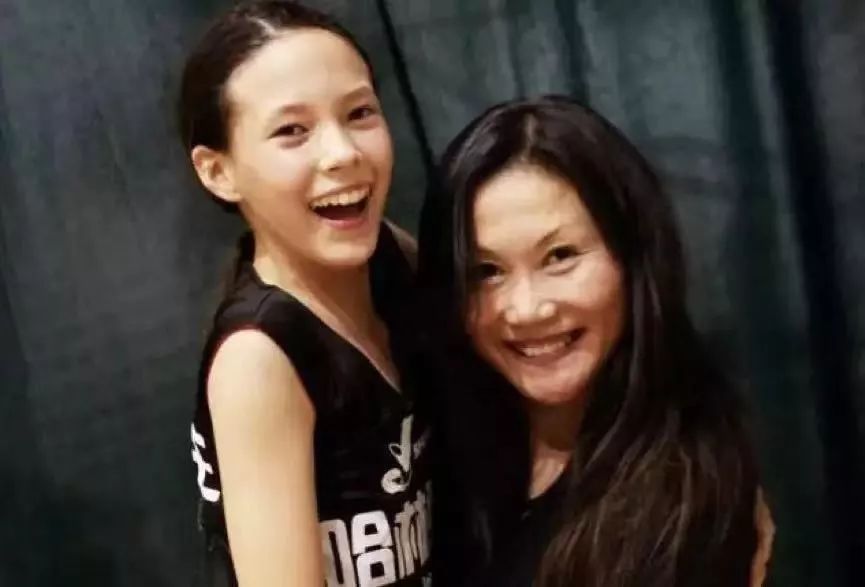 16岁姑娘放弃美籍中国夺冠,15岁混血女夺冠