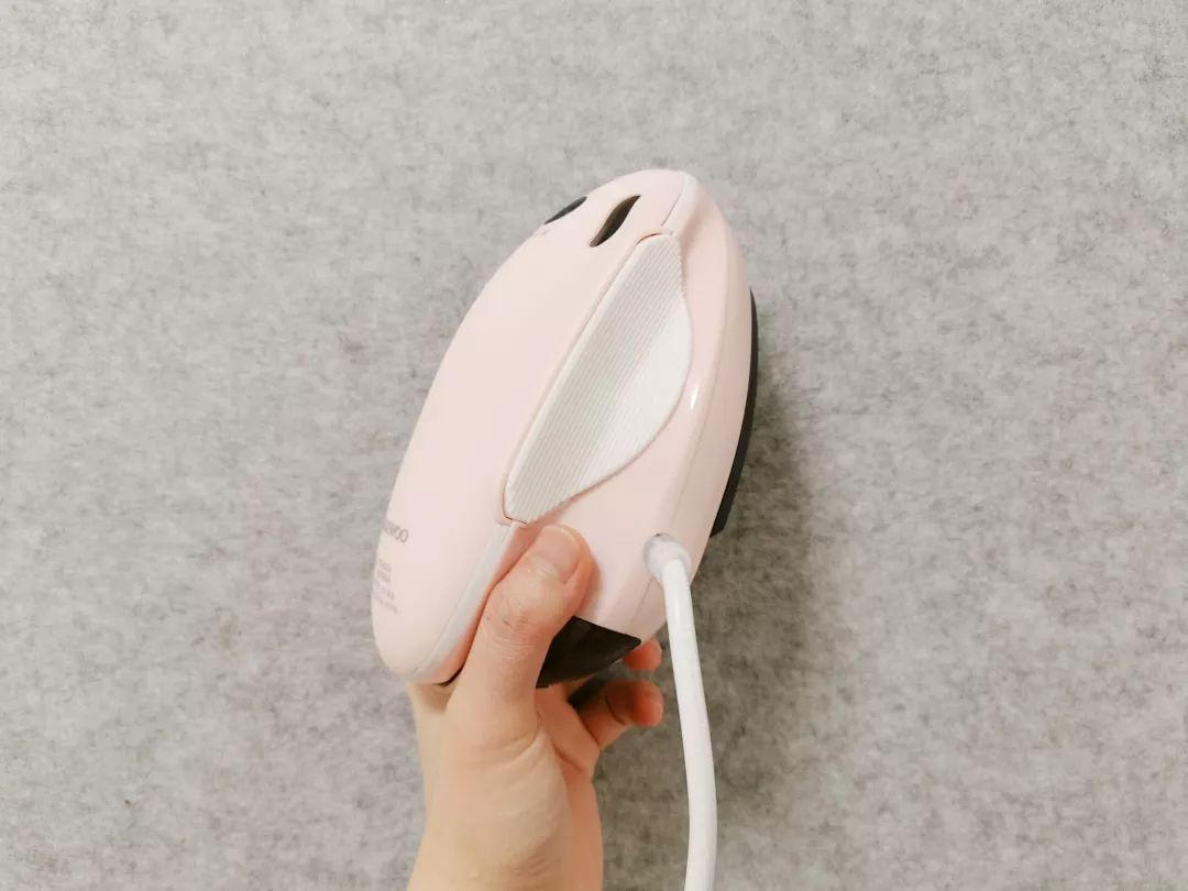 怎么用烫板夹熨衣服,用简易工具熨衣服