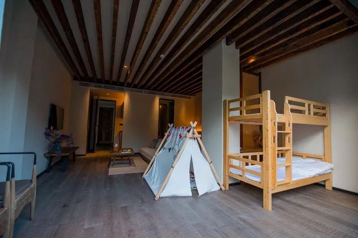 谁说江南无金秋？这座高铁直达的小县城靠一间仙气民宿，就撩到了无数隐居客