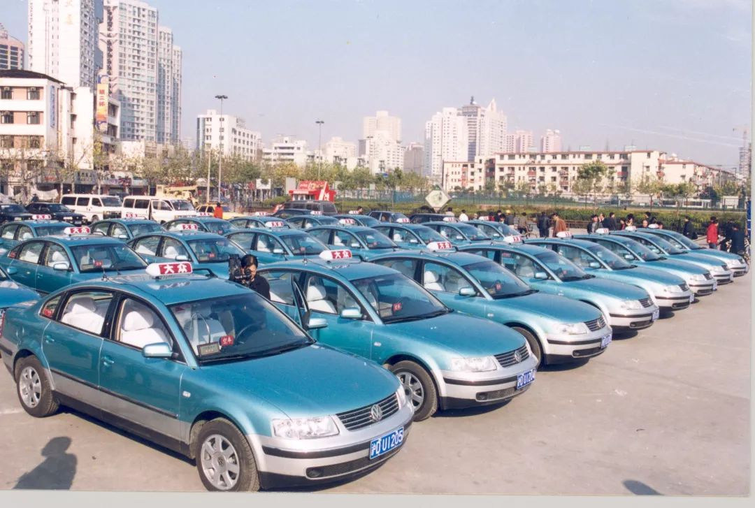 壮丽七十年的发展,70年代的上海交通牌汽车