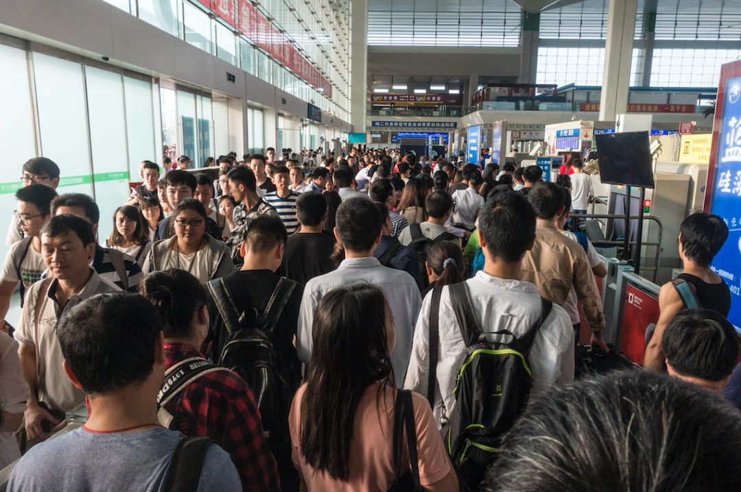 国庆假期火车票9月17日开售,中秋国庆假期部分方向火车票紧俏