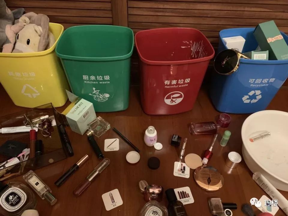 孩子在家垃圾分类家长评价,熊孩子垃圾分类妈妈崩溃了
