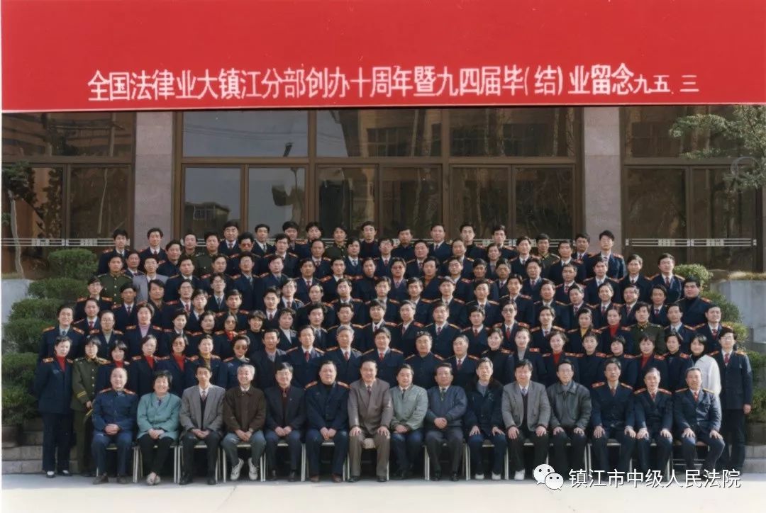 【壮丽70年奋斗新时代】制服不断在变惟有公正司法初心未改