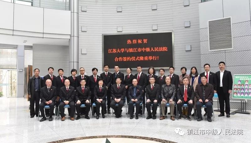 【壮丽70年奋斗新时代】制服不断在变惟有公正司法初心未改