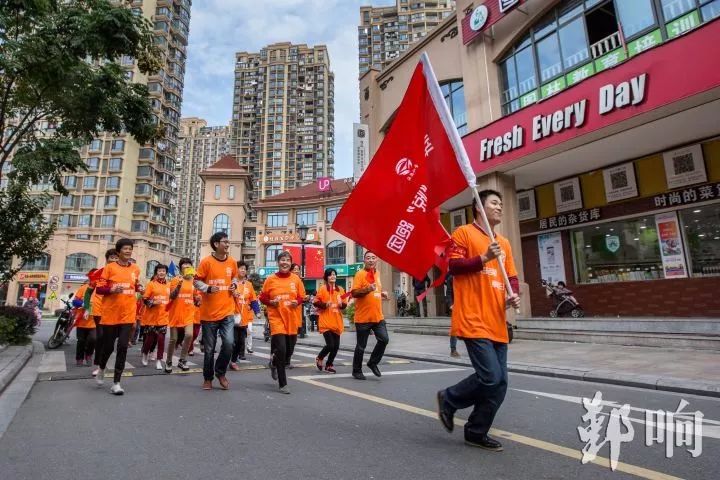 辉煌70年奋进新时代共圆中国梦,壮丽70年奋斗新时代高清图