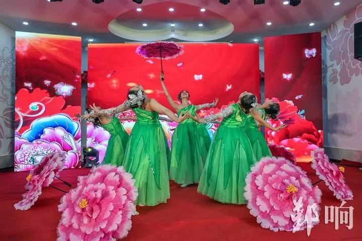 辉煌70年奋进新时代共圆中国梦,壮丽70年奋斗新时代高清图