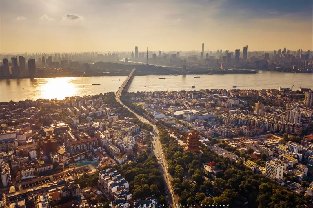 武汉，为何一鸣惊人？