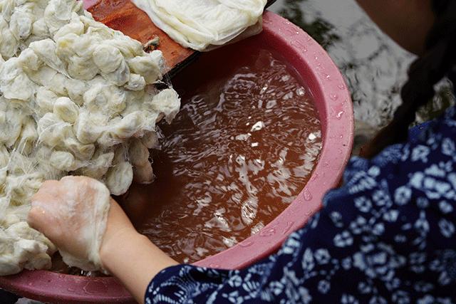 央视曝光蚕丝被长期盖,长期盖蚕丝被的危害图片