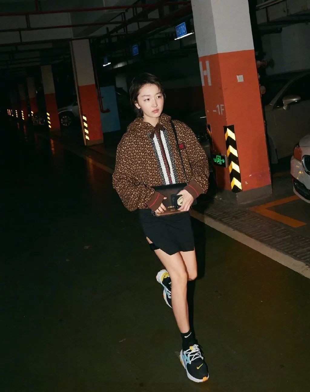 四款专属秋冬的慵懒发型,秋冬新款慵懒风宽松温柔