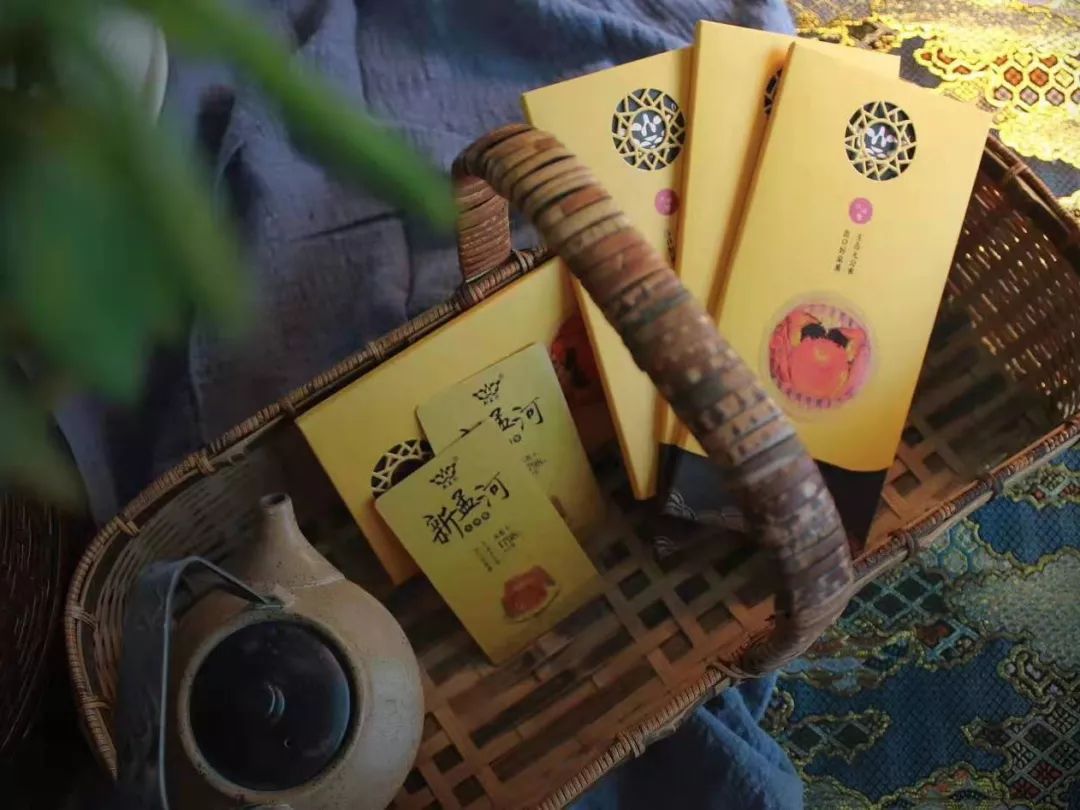 大闸蟹好的蟹黄口感怎么样,这大闸蟹真新鲜咬一口全是蟹黄