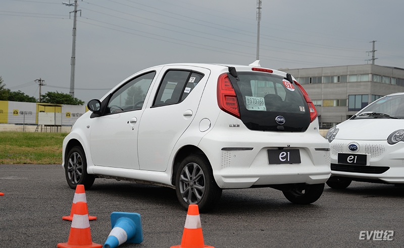 比亚迪e1测评真实视频,比亚迪纯电代步e1