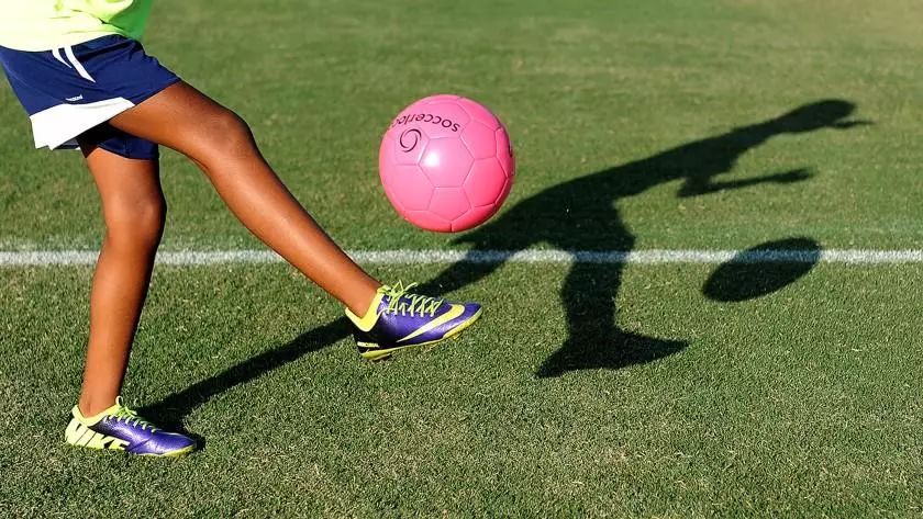 青少年头球对身体有影响没,8岁小孩护球训练