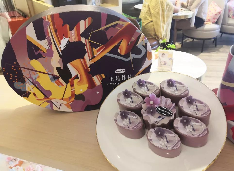 中秋夜“昊月馆”吃月饼冰淇淋，与“国民弟弟”刘昊然浪漫邂逅