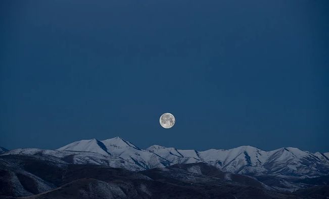 海上生明月天涯共此时唐诗三百首,海上生明月天涯共此时的佳句